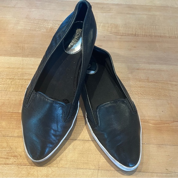 Michael Kors Pointy Slip-on Womens Size 7 Black Leather
Flats Sneakers Mod - Picture 1 of 13